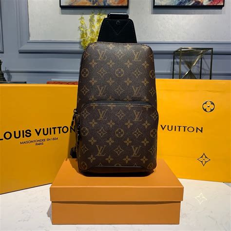 borse a mano uomo louis vuitton|Men's Leather & Luxury Bags Collection .